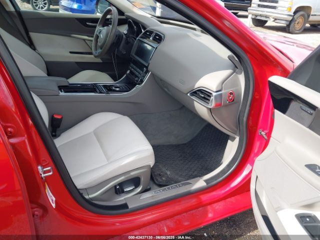 2019 JAGUAR XE SAJAD4FX1KCP50191 Photo 4
