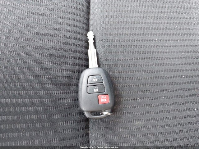 2T3ZFREV5JW491225 Toyota RAV4 LE