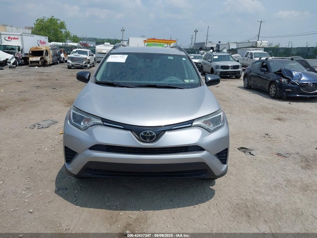 2T3ZFREV5JW491225 Toyota RAV4 LE