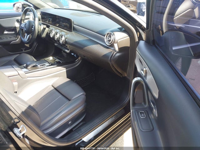WDD3G4EB7KW020682 Mercedes-Benz m260