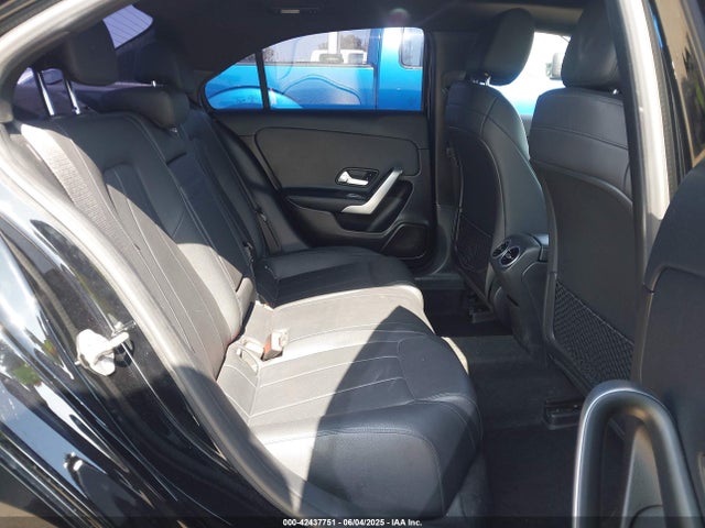 WDD3G4EB7KW020682 Mercedes-Benz m260