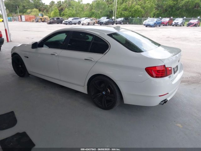 2011 BMW 528I WBAFR1C58BDS35039 Photo 2