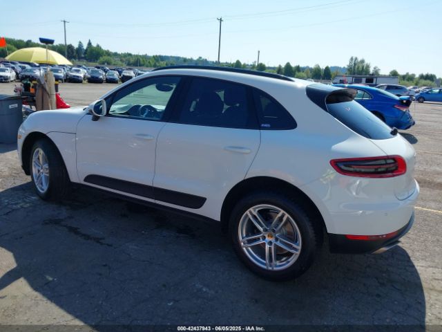 2017 PORSCHE MACAN WP1AA2A57HLB04985 Photo 2