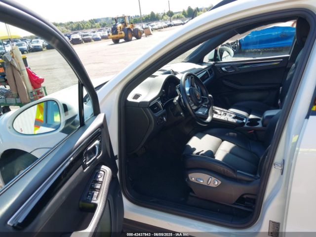 2017 PORSCHE MACAN WP1AA2A57HLB04985 Photo 4