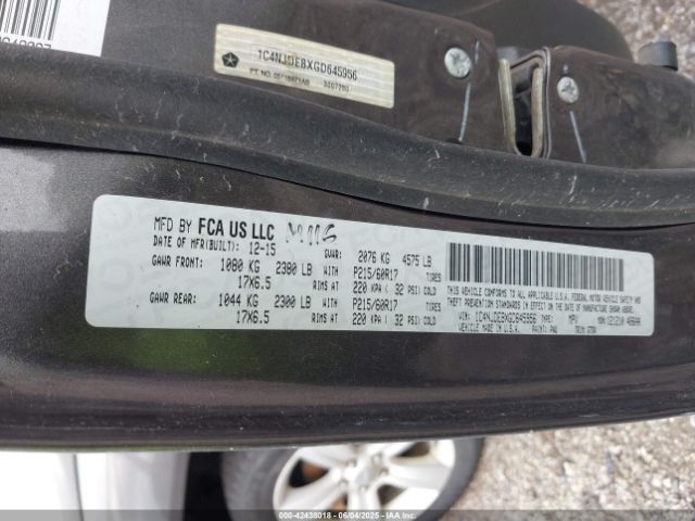 1C4NJDEBXGD645956 Jeep Compass Latitude