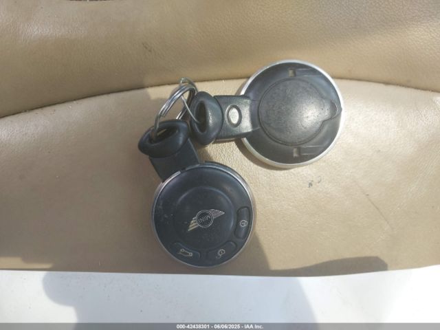 2010 MINI COOPER WMWMF3C50ATZ60957 Photo 10
