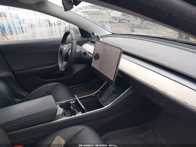 5YJ3E1EB7KF413312 Tesla MODEL 3
