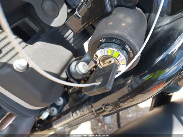 2013 HARLEY-DAVIDSON XL883 1HD4LE216DC450251 Photo 10