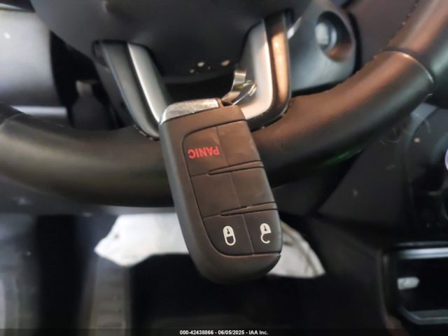 2021 JEEP RENEGADE ZACNJCBB8MPM95399 Photo 10