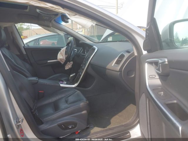 2015 VOLVO XC60 YV4902RC8F2588188 Photo 4