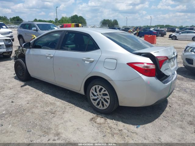 2018 TOYOTA COROLLA 5YFBURHE1JP781670 Photo 2
