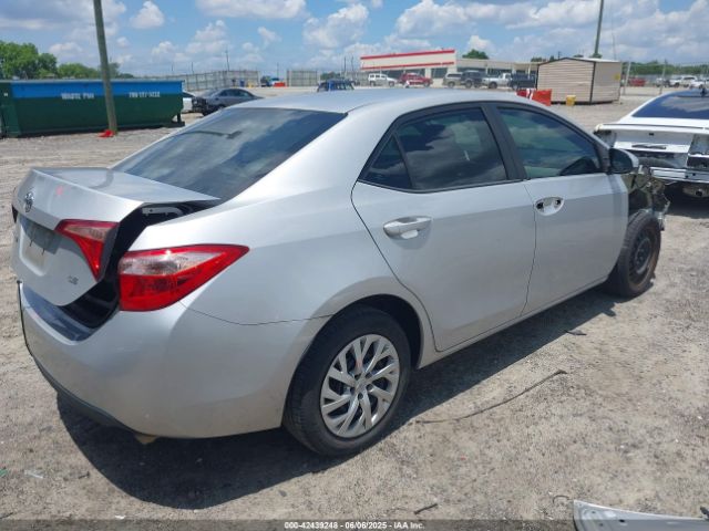 2018 TOYOTA COROLLA 5YFBURHE1JP781670 Photo 3