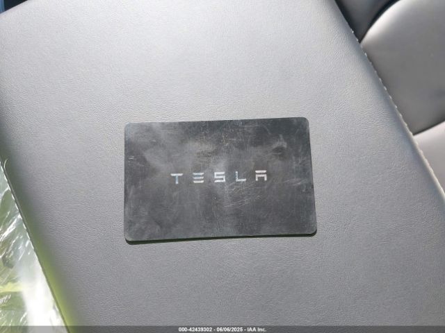 7SAYGAEE8SF284445 Tesla Model Y