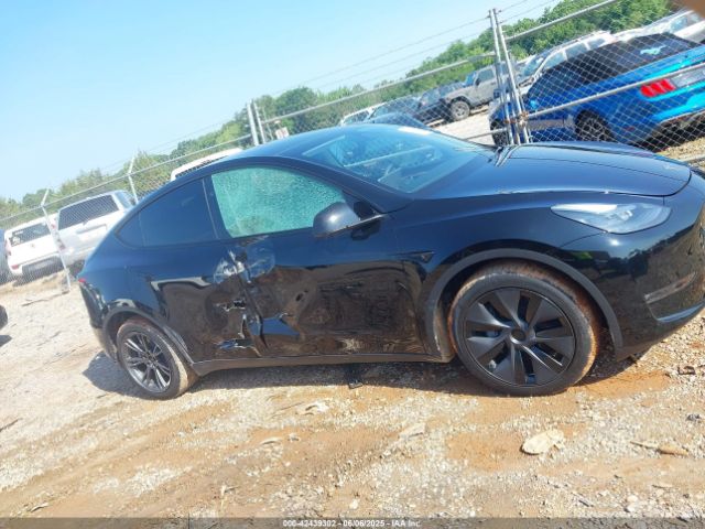 7SAYGAEE8SF284445 Tesla Model Y