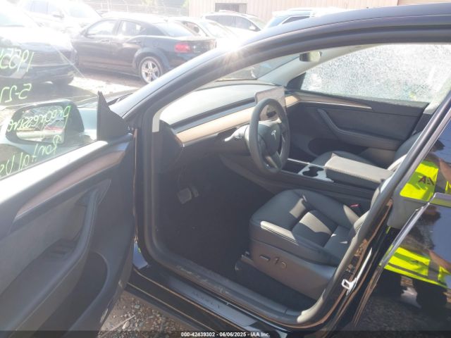 7SAYGAEE8SF284445 Tesla Model Y