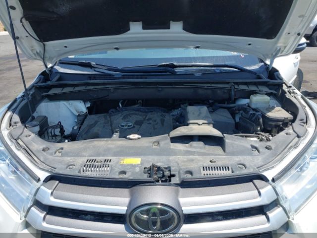 2018 TOYOTA HIGHLANDER 5TDJZRFH3JS876149 Photo 9