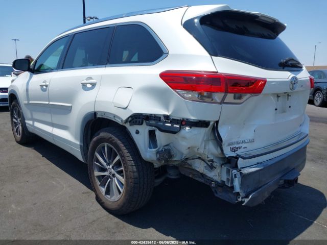 2018 TOYOTA HIGHLANDER 5TDJZRFH3JS876149 Photo 2