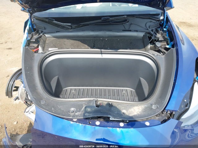 2025 TESLA MODEL Y 7SAYGAEE1SF251030 Photo 9