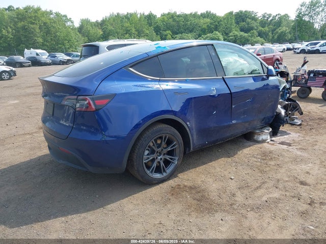 2025 TESLA MODEL Y 7SAYGAEE1SF251030 Photo 3