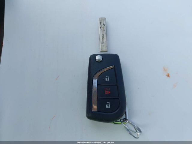 2T3F1RFV5NW283108 Toyota RAV4 LE