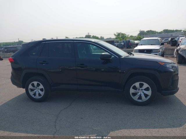 2T3F1RFV5NW283108 Toyota RAV4 LE