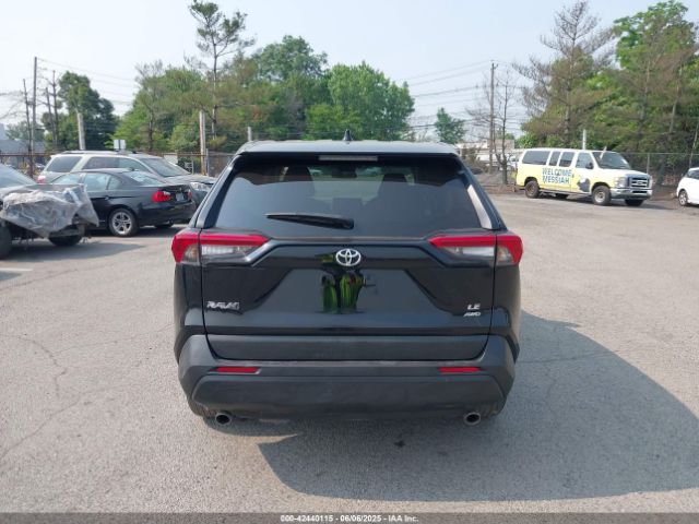 2T3F1RFV5NW283108 Toyota RAV4 LE