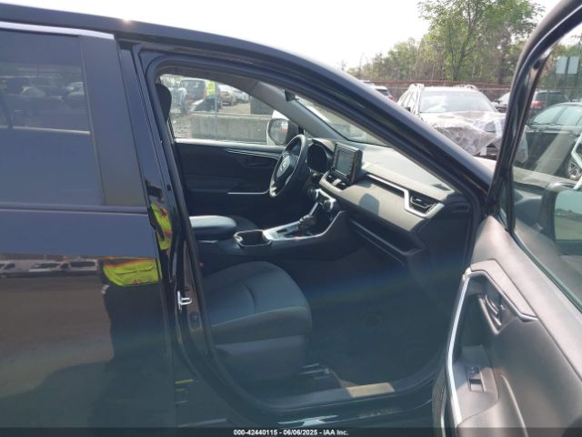 2T3F1RFV5NW283108 Toyota RAV4 LE