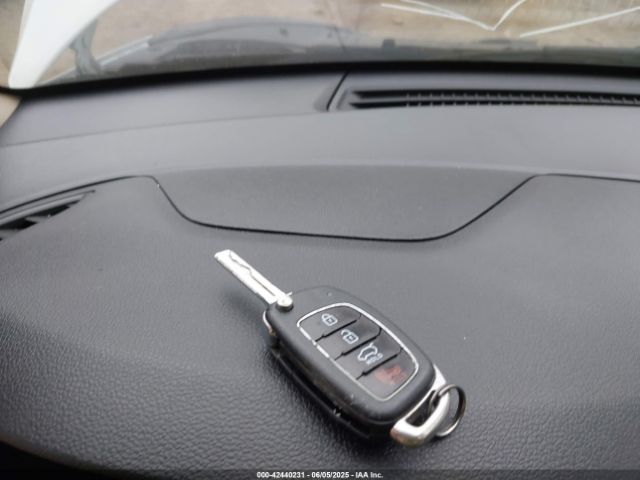 KM8J33A44GU246756 Hyundai TUCSON SE