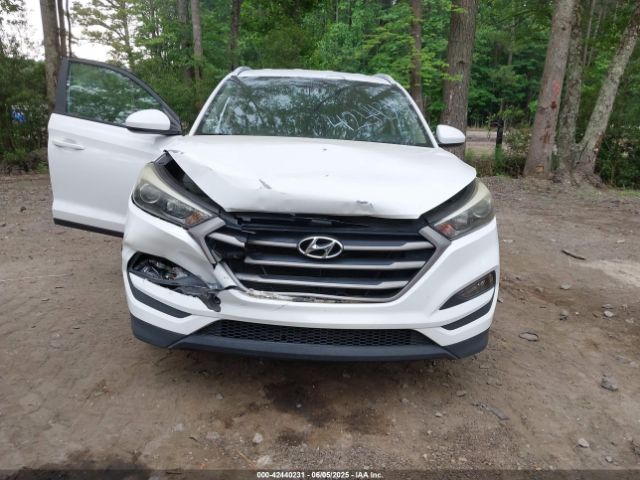 KM8J33A44GU246756 Hyundai TUCSON SE