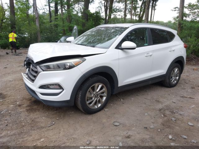 KM8J33A44GU246756 Hyundai TUCSON SE