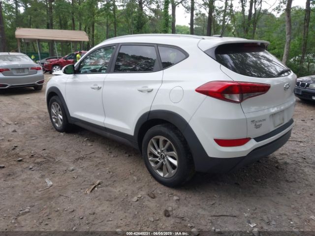 KM8J33A44GU246756 Hyundai TUCSON SE