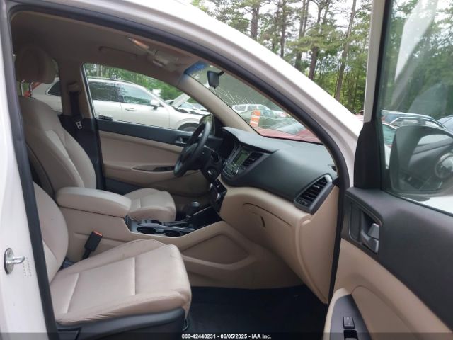 KM8J33A44GU246756 Hyundai TUCSON SE