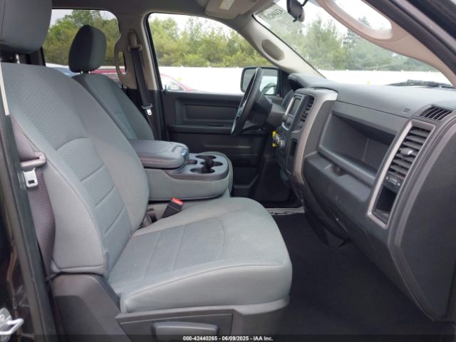 2017 RAM 1500 1C6RR7FG7HS620751 Photo 4