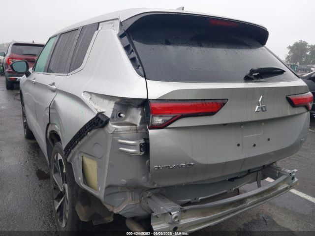 2022 MITSUBISHI OUTLANDER JA4J4UA82NZ068561 Photo 2