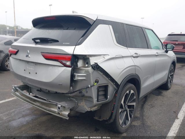 2022 MITSUBISHI OUTLANDER JA4J4UA82NZ068561 Photo 3