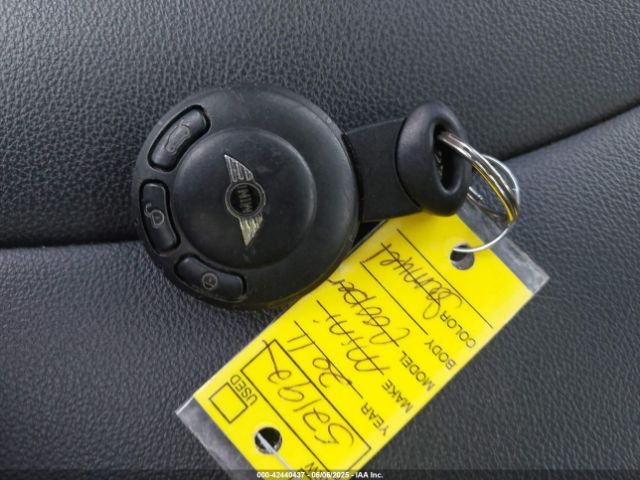 2011 MINI COOPER WMWSU3C59BTX95912 Photo 10