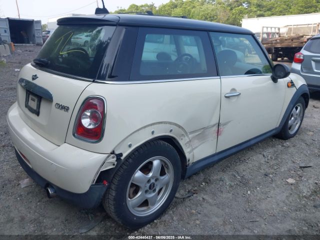 2011 MINI COOPER WMWSU3C59BTX95912 Photo 3