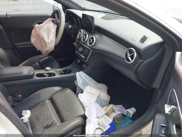 2018 MERCEDES-BENZ CLA 250 WDDSJ4EB0JN606657 Photo 4