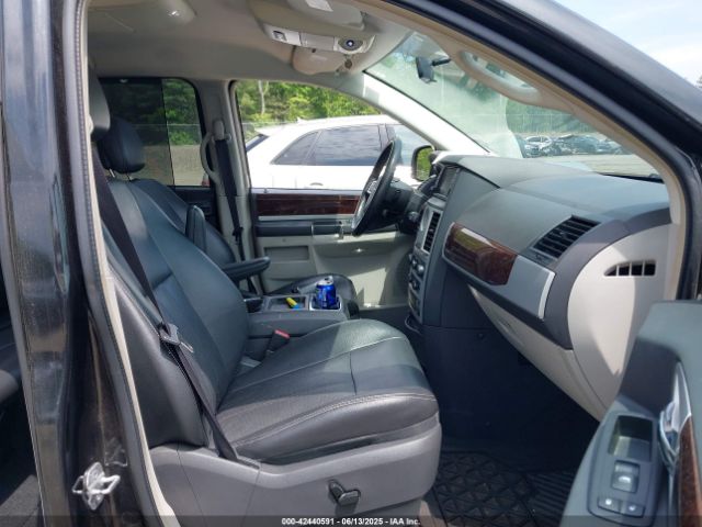2010 CHRYSLER TOWN & COUNTRY 2A4RR8D14AR442277 Photo 4