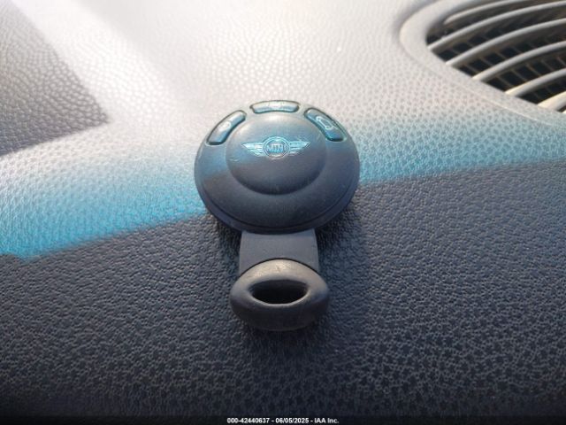 2010 MINI COOPER S WMWMF7C50ATZ71187 Photo 10
