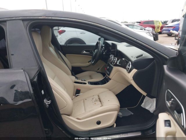 2018 MERCEDES-BENZ CLA 250 WDDSJ4EB8JN654116 Photo 4