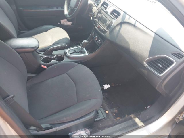 2012 CHRYSLER 200 1C3CCBABXCN305890 Photo 4