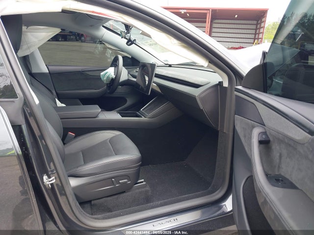2026 TESLA MODEL Y 7SAYGDEE4TA381514 Photo 4