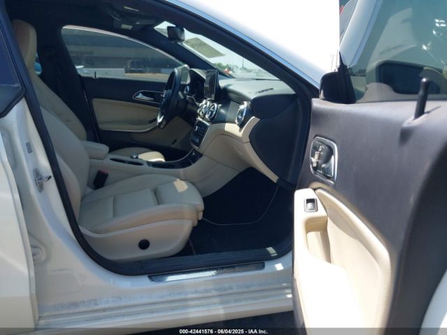 WDDSJ4EB4KN719271 Mercedes-Benz CLA 250