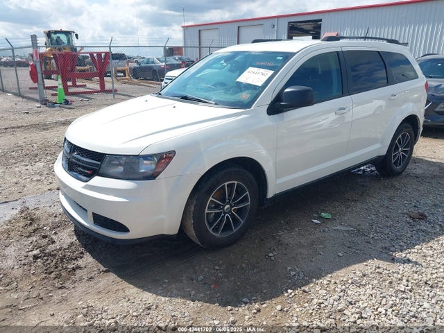 Dodge 2018 2018 3C4PDCAB9JT535272 Image 2