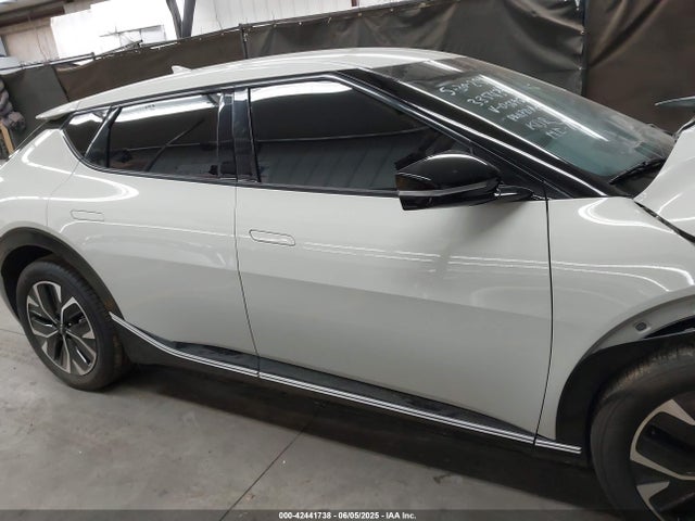 KNDC34LA8N5056956 KIA 2022