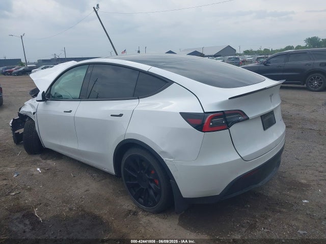 2021 TESLA MODEL Y 5YJYGAEE9MF117429 Photo 2