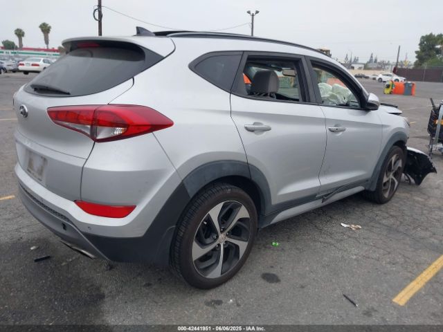 2018 HYUNDAI TUCSON KM8J33A26JU743491 Photo 3