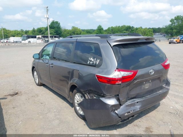 2017 TOYOTA SIENNA 5TDYZ3DC1HS767802 Photo 2