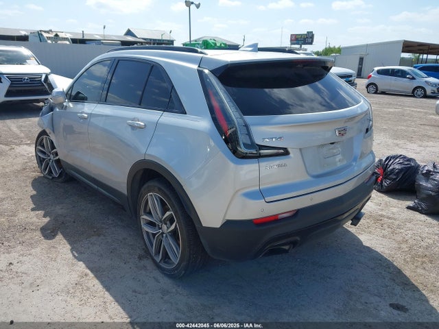 2019 CADILLAC XT4 1GYFZER44KF164901 Photo 2